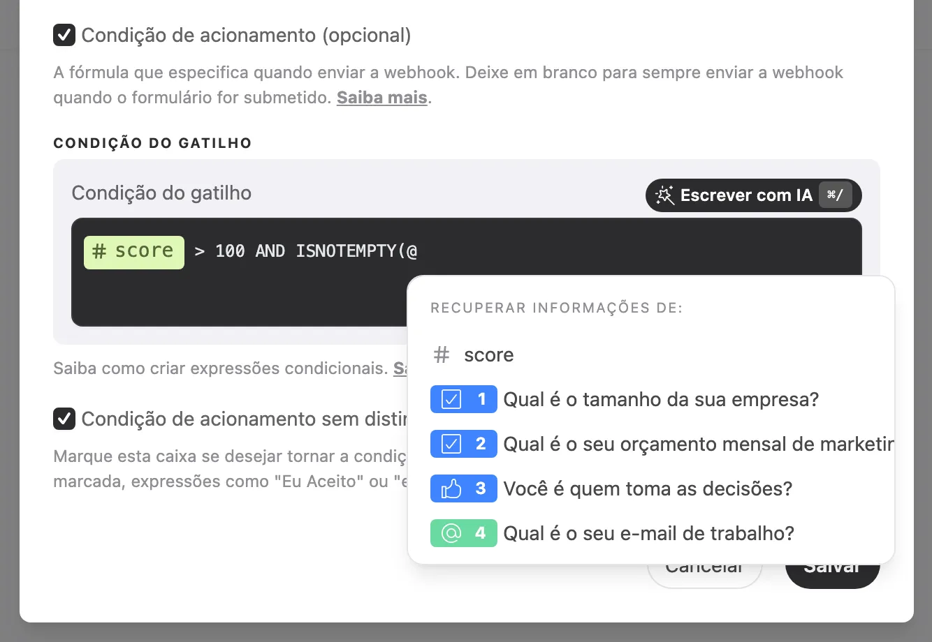 O menu que abre ao digitar @, listando a variável score e as perguntas do formulário