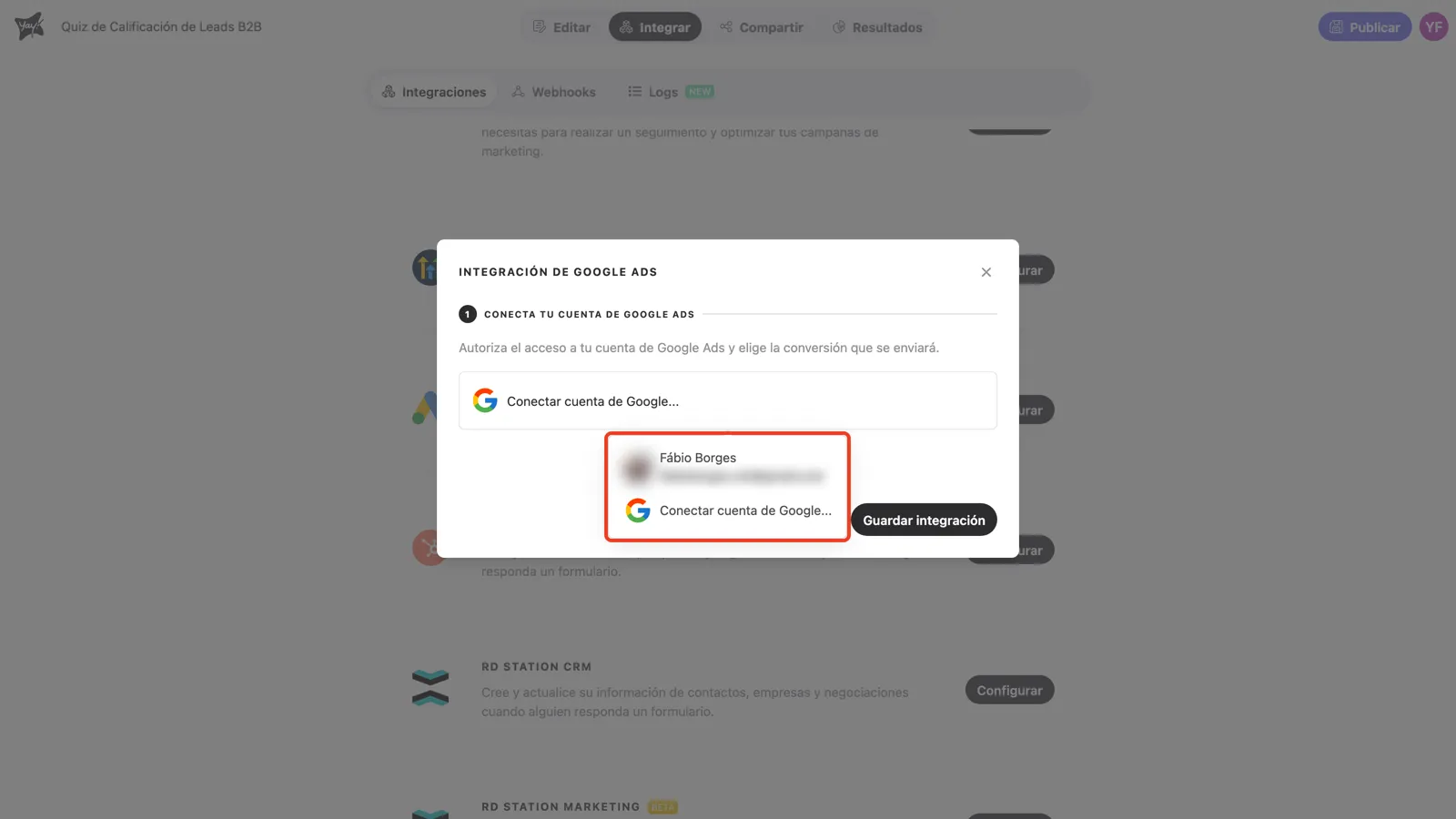 El menú de cuentas con la cuenta de Google conectada y la opción de conectar otra